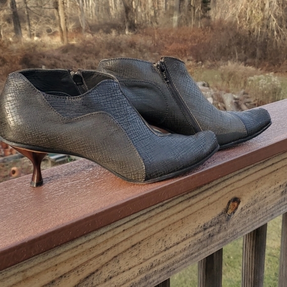 CYDWOQ Vintage Hand Sculpted in USA. Snip toe Shoe 